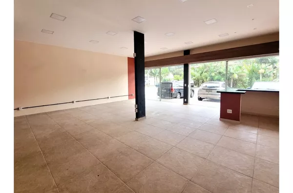 Loja 09 e 10 Mury Center  