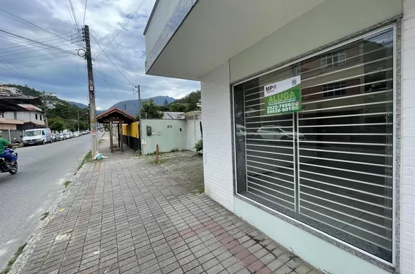 Casa comercial em Olaria 