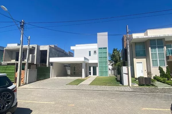 Casa Duplex 270m² no Eusébio em Rua Santa Rita de Cássia, 100  04 suítes, + dep.  vagas, piscina, Condomínio Fechado  -  À VISTA ou FINANCIADA