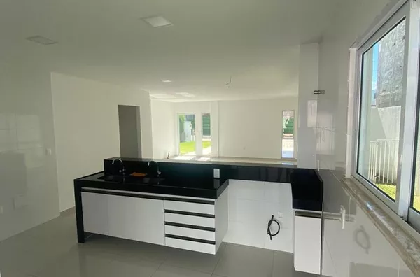 Casa Duplex 270m² no Eusébio em Rua Santa Rita de Cássia, 100  04 suítes, + dep.  vagas, piscina, Condomínio Fechado  -  À VISTA ou FINANCIADA