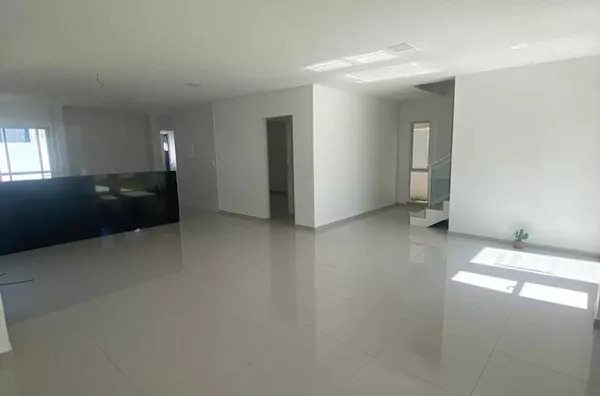Casa Duplex 270m² no Eusébio em Rua Santa Rita de Cássia, 100  04 suítes, + dep.  vagas, piscina, Condomínio Fechado 