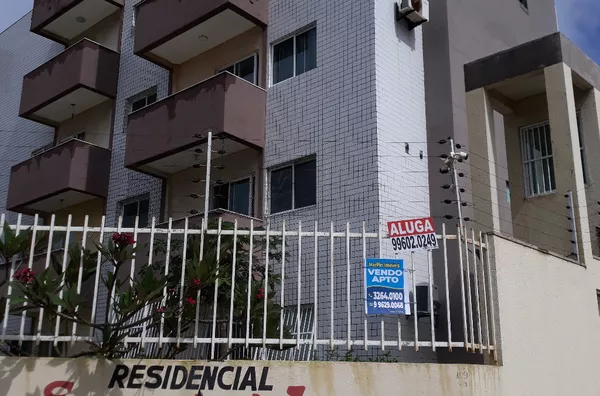 Apartamento para Venda Icarai com 03 quartos, sendo uma suite, armarios, banheiro social.