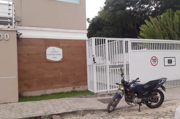 Casa Duplex em condomínio, duas suites.