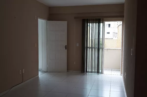Apartamento para Venda Icarai com 03 quartos, sendo uma suite, armarios, banheiro social.