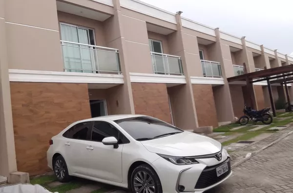 Casa Duplex em condomínio, duas suites.