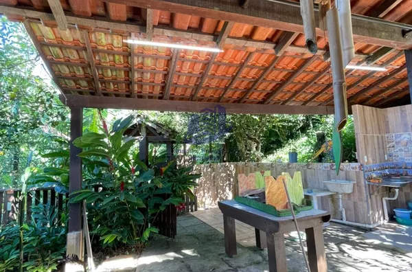 strada margem da linha do trem, bairro do Sahy em Mangaratiba/RJ