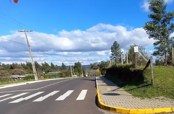 Terreno de esquina, na 2 de Dezembro, Araricá./RS. com área total de 360 m²