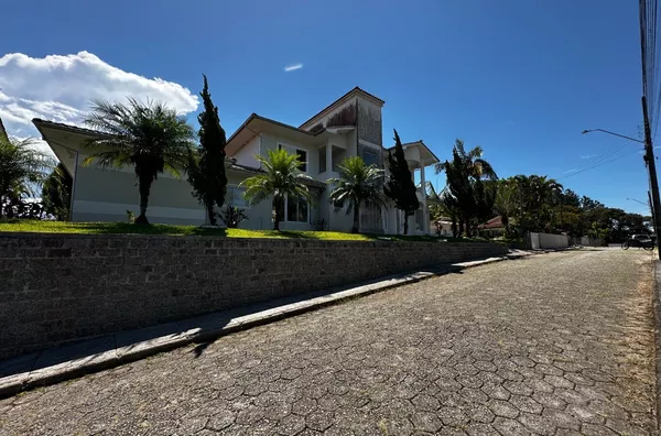 Ampla Casa em São Pedro de Alcântara – Bairro Boa Parada