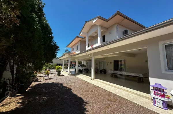 Ampla Casa em São Pedro de Alcântara – Bairro Boa Parada