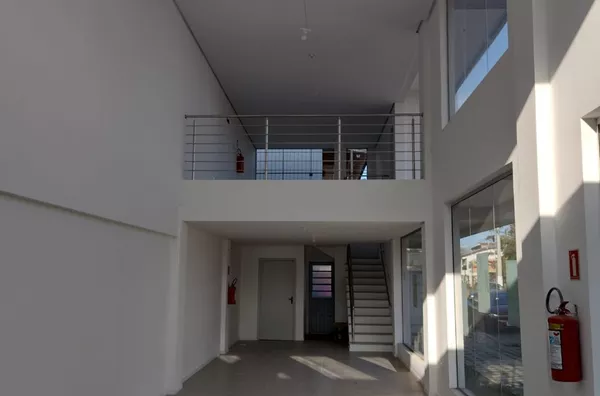 Linda Loja Comercial com Mezanino- - selecione - bairro gravatai