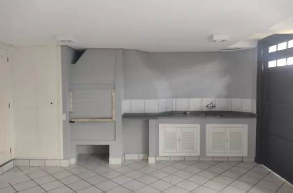 Sobrado com 214 mº, com piscina e salão de festa  bem localizado  para venda,  Centro, Gravatai