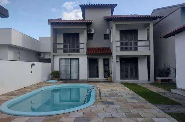 Sobrado com 214 mº, com piscina e salão de festa  bem localizado  para venda,  Centro, Gravatai