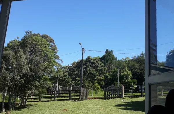 Vende-se Sítio Barbada - R$ 180.000  Ótima oportunidade! Sítio com excelente localização e infraestrutura, ideal para quem busca tranquilidade e contato com a natureza.   Características: - Valor: R$ 180.000 - Área ampla e bem cuidada - Localização estrat