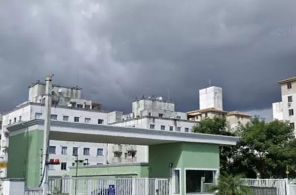 Apartamento Térreo para venda 2 dormitórios ,área de serviço, churrasqueira,playground ,piscina e salão de festa.Não tem elevador. 