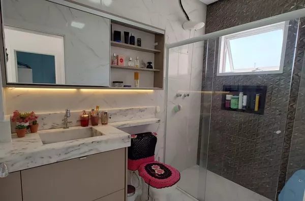 Sobrado de alto padrão em condomínio fechado! 