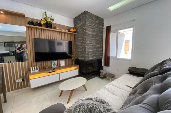 Sobrado de alto padrão em condomínio fechado! 