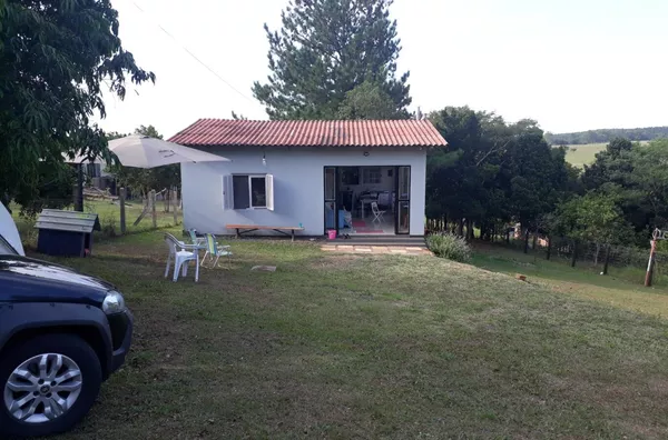 Vende-se Sítio Barbada - R$ 180.000  Ótima oportunidade! Sítio com excelente localização e infraestrutura, ideal para quem busca tranquilidade e contato com a natureza.   Características: - Valor: R$ 180.000 - Área ampla e bem cuidada - Localização estrat