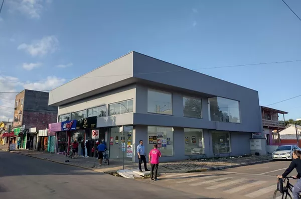 Linda Loja Comercial com Mezanino- - selecione - bairro gravatai