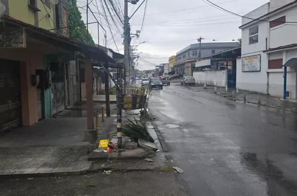 Sobrado para aluguel, 3 quarto(s),  Trindade, São Gonçalo