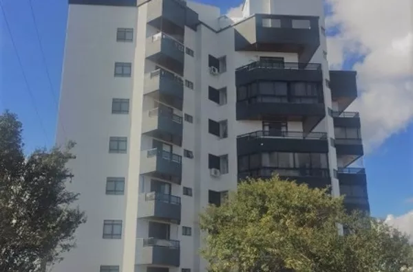 Apartamento Ed. Central Park, Alto Padrão, Linda vista para para toda a cidade, com área privativa de 201,54 m2 e área total de 275,15 m2; Apartamento com 03 suítes, sendo a suíte Master com Hidromassagem e closet e outra das suítes também com closet, Lav