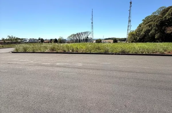 Lindo Terreno de esquina para venda, no Bairro Parque Do Som em Pato Branco-PR