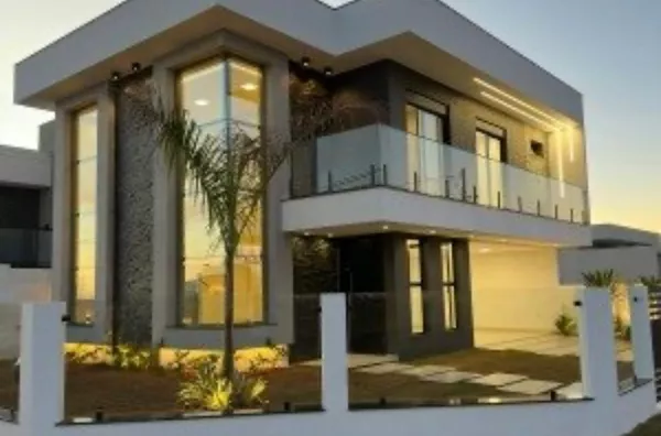 Casa Alto Padrão para venda,  Localizada no bairro São Francisco, próximo ao  Pato Branco Shopping
