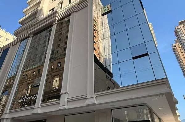 Apartamento Novo com 03 suítes,  para venda em Itapema -SC