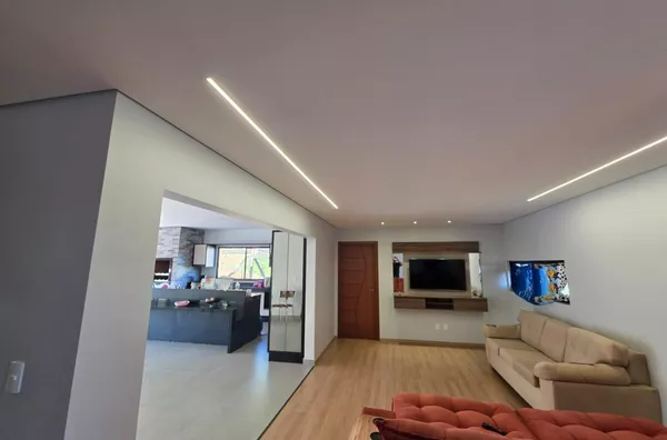 VENDE-SE OU TROCA – CHÁCARA PRÓXIMA À CIDADE