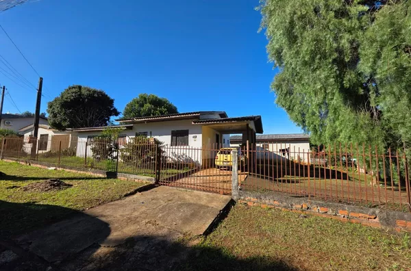Casa para venda na divisa entre Bairro Pinheirinho e bairro Morumbi em Pato Branco