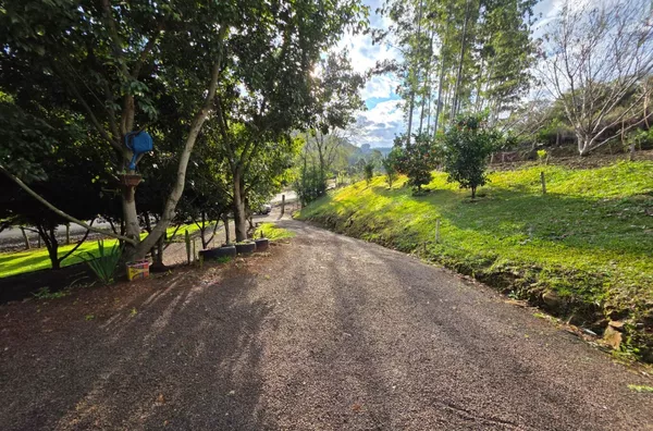 CHÁCARA À VENDA – A APENAS 10 KM DA CIDADE