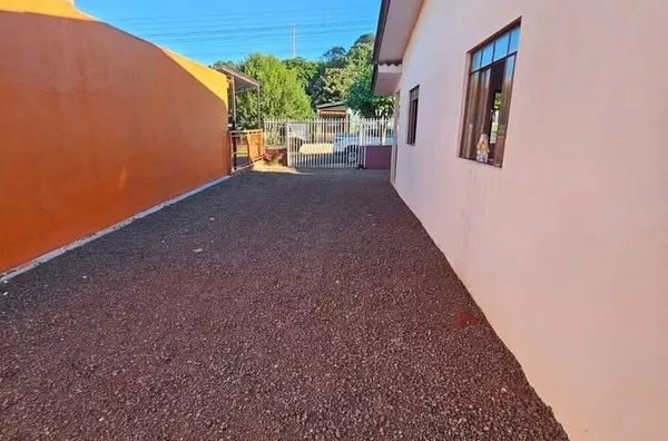 Casa disponível para locação no bairro são Cristovão 