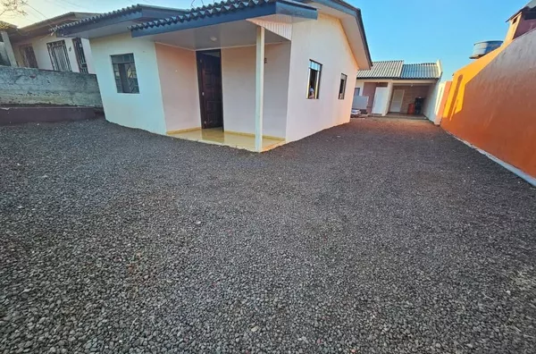 Casa disponível para locação no bairro são Cristovão 