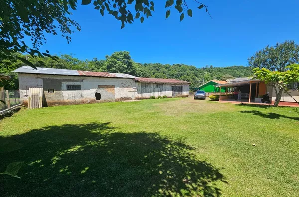 Terreno com casa e barracão para venda no bairro Bonato em Pato Branco