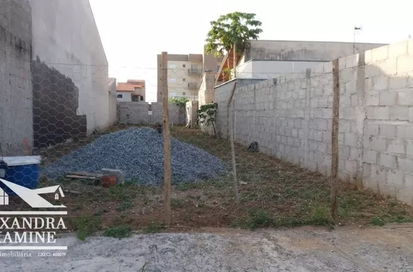 Terreno murado 186m2 plano, pronto para construir. localizado proximo a supermercados, farmácias e padarias