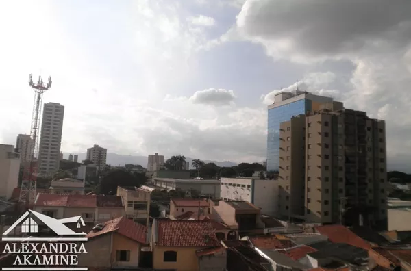 Sala comercial com armarios, ar condicionado.. vista para Serra Mantiqueira