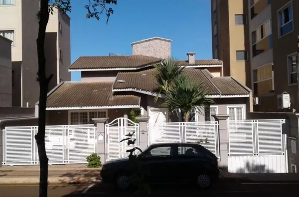 Cornélio Procópio - Casa Assobradada - 5 quartos - Centro 