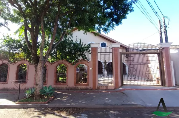 Londrina - Casa Assobradada - 3 Quartos - Jd. Champagnat