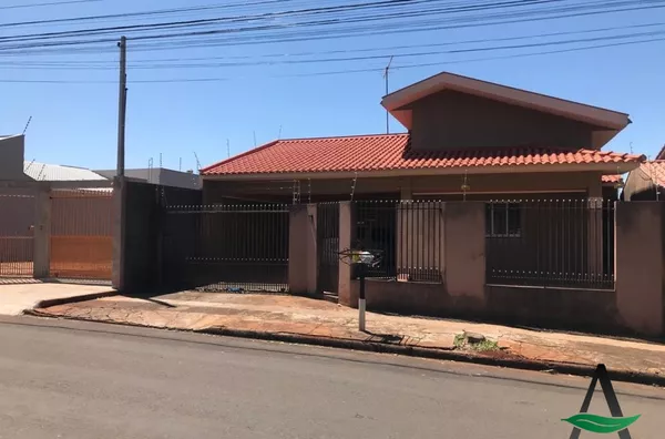 Arapongas - Casa - 4 Quartos - Jardim Santo Antônio  