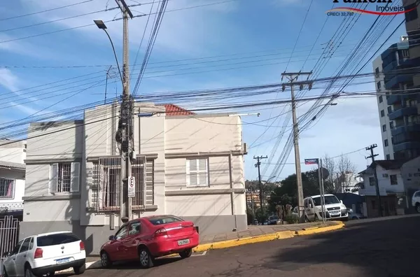 AMPLA CASA 3 DORMITÓRIOS ESQUINA