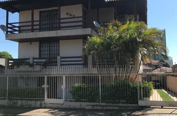 AMPLA CASA DE DOIS PISOS 3 DORMITÓRIOS CENTRO