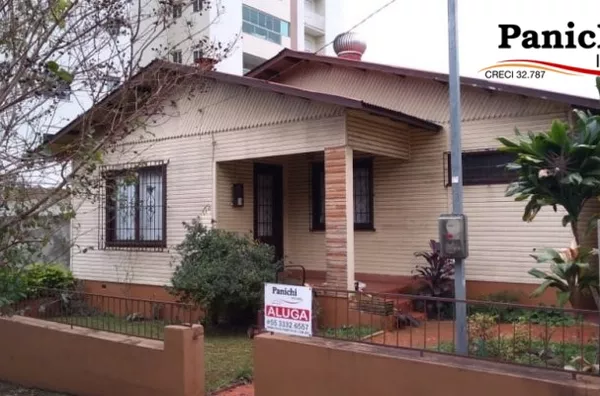 CASA MADEIRA 4 DORMITÓRIOS NO CENTRO