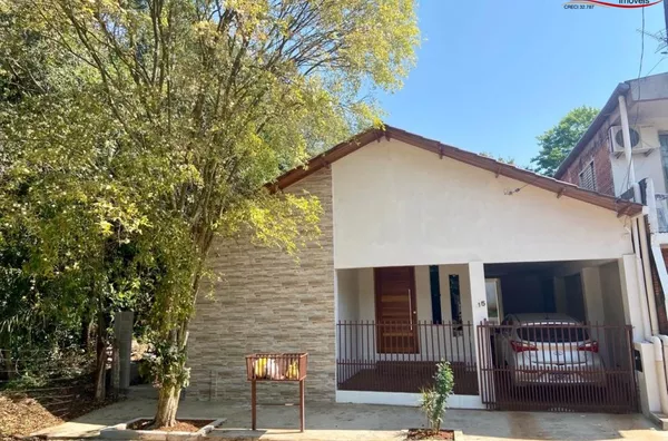 CASA DOIS DORMITORIOS SENDO UMA SUITE