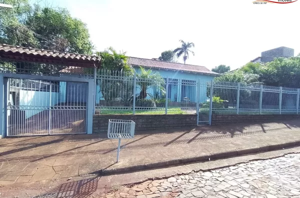 CASA TRES DORMITÓRIOS SENDO UMA SUITE