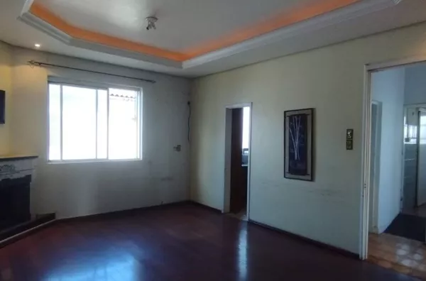 AMPLA CASA 3 DORMITÓRIOS ESQUINA