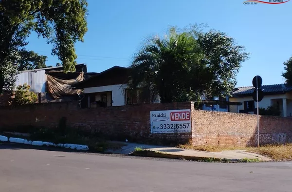 TERRENO DE ESQUINA COM DUAS CASAS E PAVILHÃO COMERCIAL
