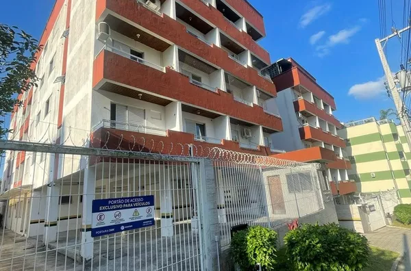 KITNET AMPLA COM SACADA  AO LADO DA UFSC.