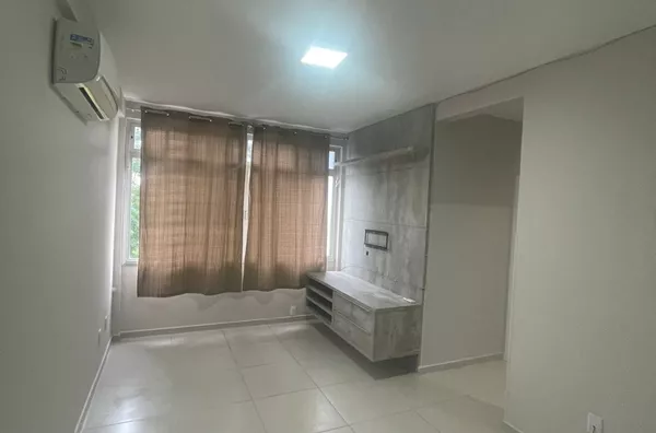 Apartamento 02 dormitórios com garagem, mobiliado no Itacorubi