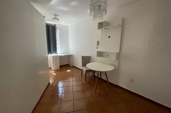 KITNET AMPLA COM GARAGEM AO LADO DA UFSC