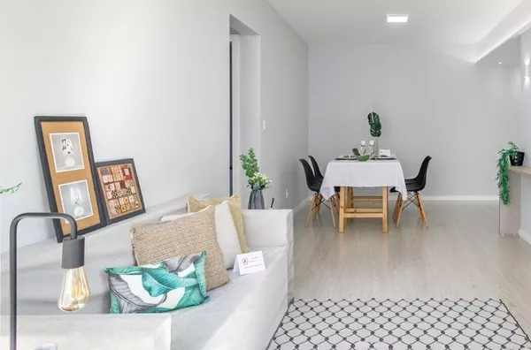 COMPLETA IMÓVEIS VENDE - APARTAMENTO DE 02 DORMITÓRIOS E 01 VAGA DE GARAGEM NA TRINDADE.