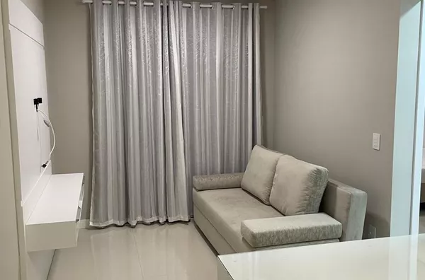 Apartamento diferenciado de 01 dormitório, semi mobiliado ao lado da UFSC e Shopping Villa Romana.
